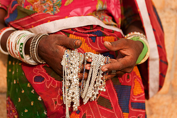 istock Indian woman selling souvenirs 183583774