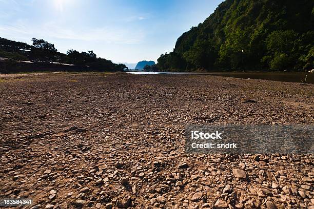 Trockenes Flussbett Stockfoto und mehr Bilder von Asien - Asien, Ausgedörrt, Baum