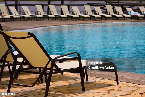 Strandstuhl Stockfoto und mehr Bilder von Am Rand - Am Rand, Blau, Einsamkeit