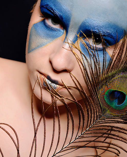 fantasía chica - stage makeup peacock make up feather fotografías e imágenes de stock