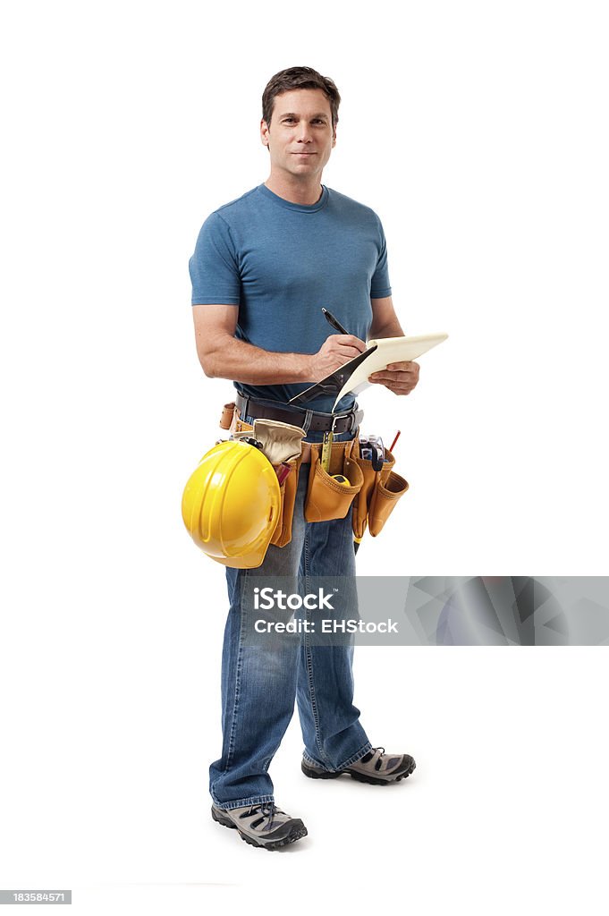 Trabalhador de Construção escrevendo sobre uma prancheta - Foto de stock de Figura para recortar royalty-free