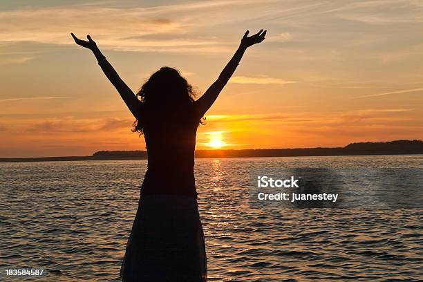 Ripristino Di Unanima - Fotografie stock e altre immagini di Acqua - Acqua, Adolescente, Adulto