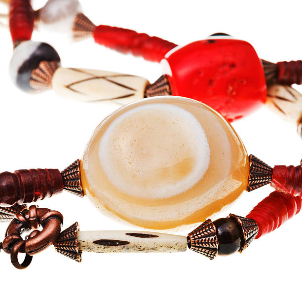 agate naturelle de collier de perles - bead bugle necklace red photos et images de collection