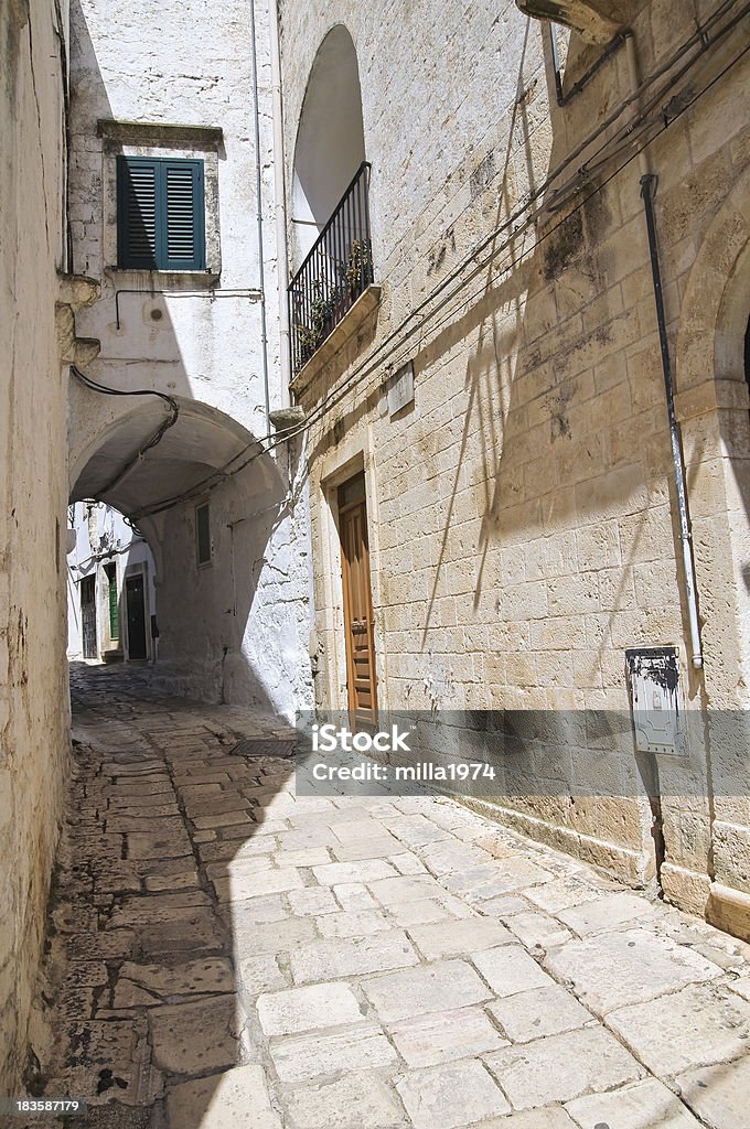 Gasse liegt.  Ceglie Messapica. Apulien.  Italien. - Lizenzfrei Apulien Stock-Foto