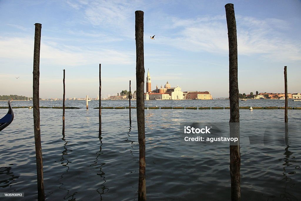 Veneza ao pôr do sol do Cais de gondolas & de San Giorgio Maggiore - Royalty-free Anoitecer Foto de stock