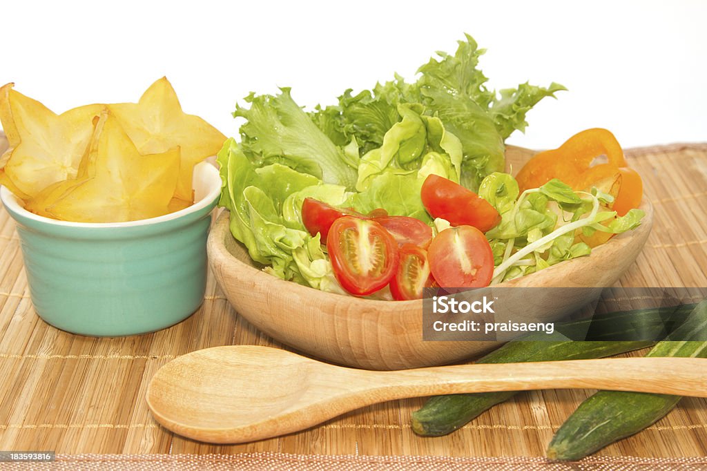Świeże zielone warzywa sałatki z owoców star - Zbiór zdjęć royalty-free (Karambola)