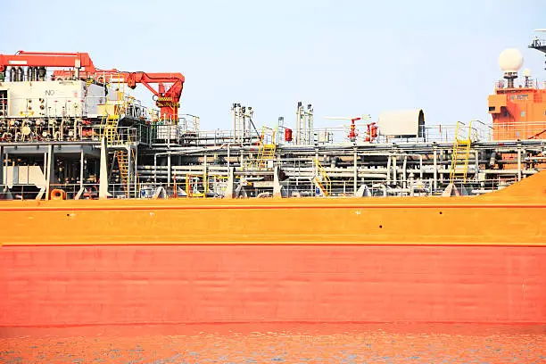 gas-carrier for loading operation in the port outdoor
