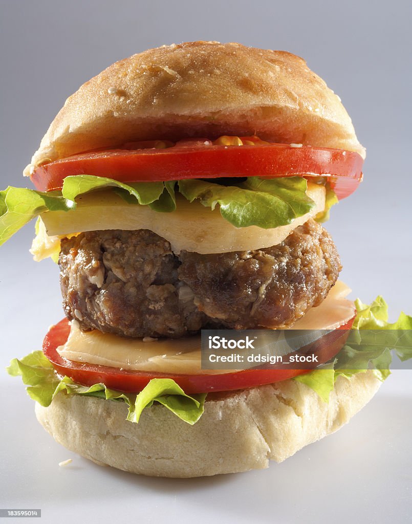 burger avec fromage et légumes - Photo de Aliment libre de droits