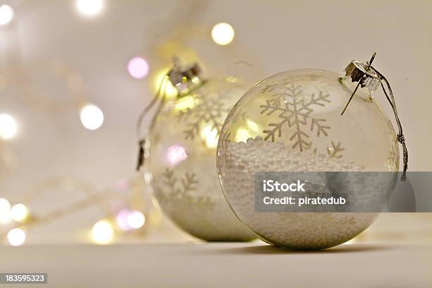 Design De Natal - Fotografias de stock e mais imagens de Bola de Árvore de Natal - Bola de Árvore de Natal, Claro, Comemoração - Conceito