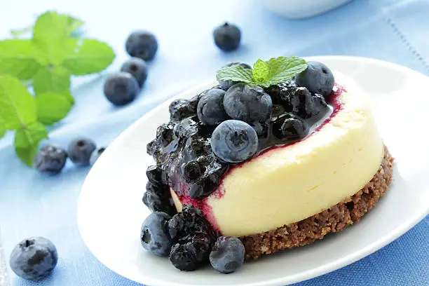 Mini-cheesecake and chocolate biscuits and bilberry.