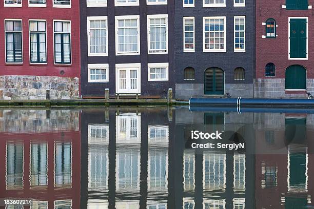 Vecchia Case In Serata - Fotografie stock e altre immagini di Acqua - Acqua, Ambientazione esterna, Ambientazione tranquilla