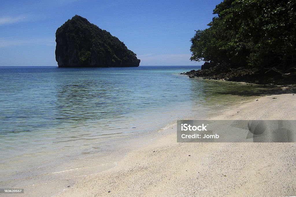 Chicken Island Krabi in Thailandia Spiaggia di Ao Nang - Foto stock royalty-free di Acqua