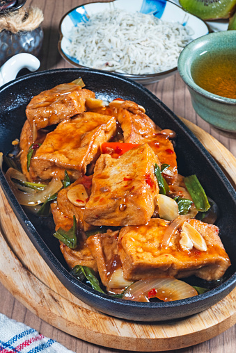 Hotplate  tofu with scallion - A Popular Taiwan food