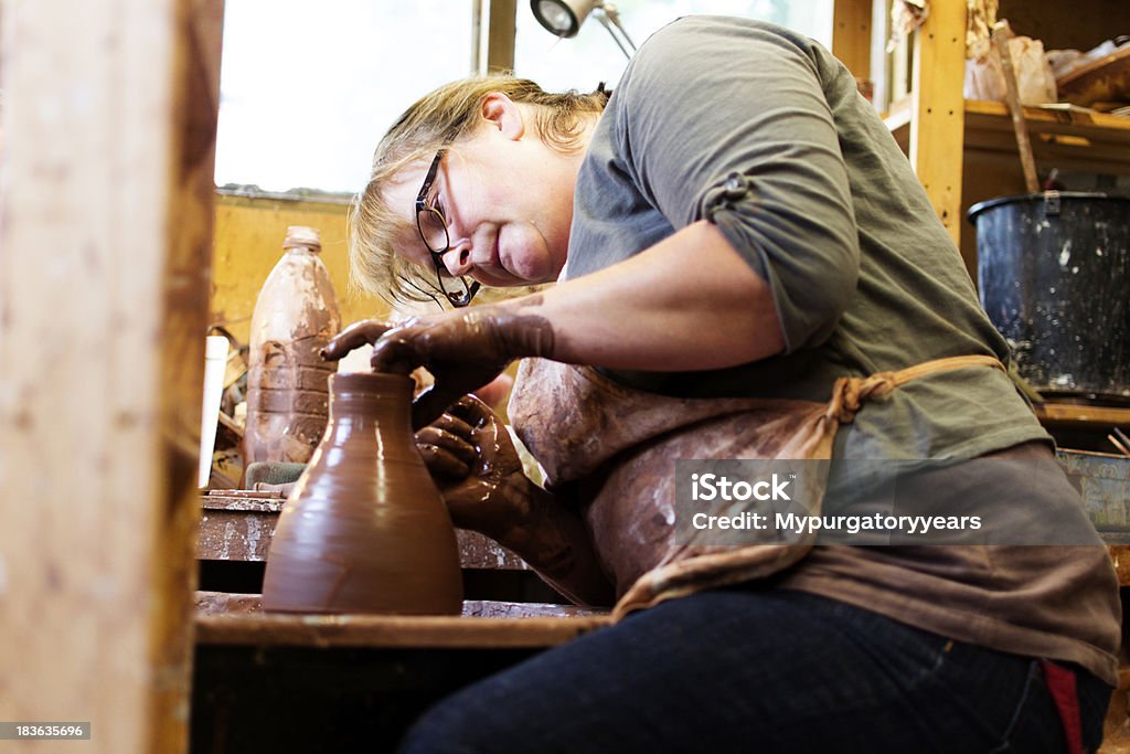 potters en el taller - Foto de stock de Adulto libre de derechos