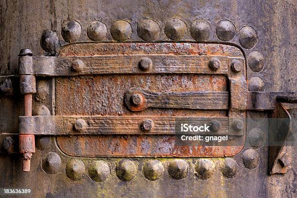 Kocioł Drzwi - zdjęcia stockowe i więcej obrazów Bez ludzi - Bez ludzi, Bliskie zbliżenie, Bojler gazowy