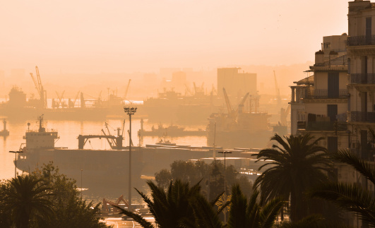 Algiers, Algeria: the port seen from Boulevard Khemisti - Ghara Djebilet pier - photo by M.Torres