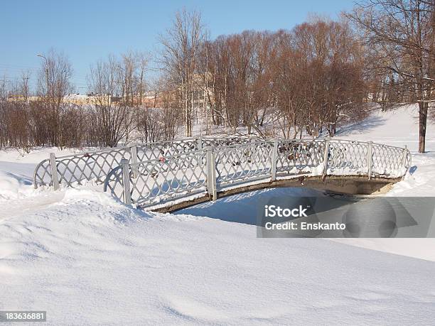 Die Brücke Im Park Stockfoto und mehr Bilder von Baum - Baum, Brücke, Dorf