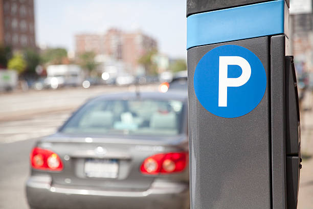 parking ticket machine - parking lot parking sign sign letter p stock-fotos und bilder