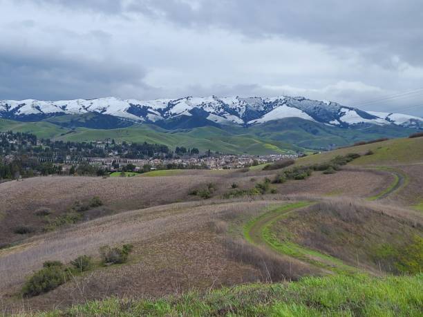 snow on the hills of the east bay near san ramon, california - mt diablo state park california san francisco bay area suburb imagens e fotografias de stock