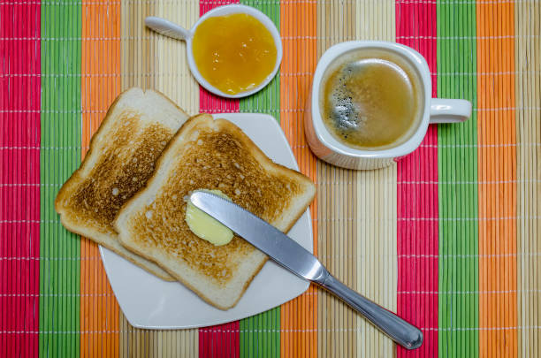 トーストしたコーヒーと朝食 - pan perdu ストックフォトと画像