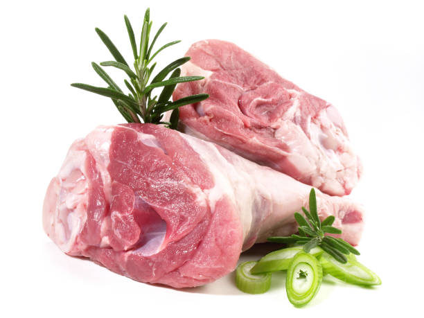 prepared lamb shanks - lamb shank dinner meal imagens e fotografias de stock