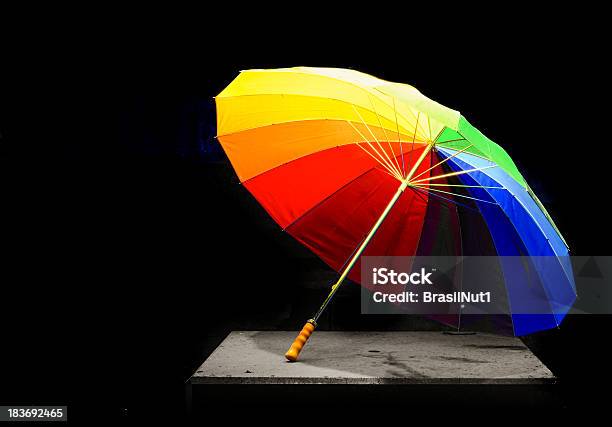 Kolorowy Parasol - zdjęcia stockowe i więcej obrazów Bez ludzi - Bez ludzi, Biały, Czerwony