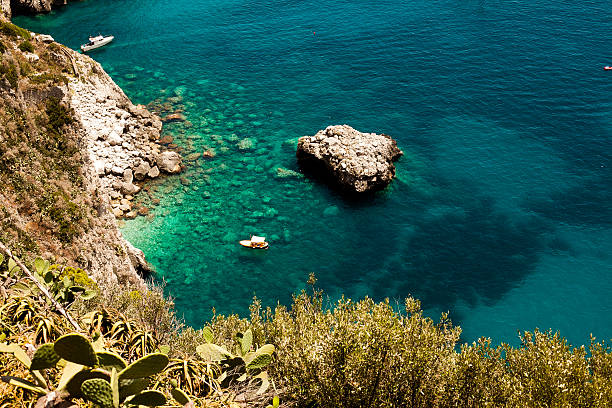 istock Beatifull sea and rocks 183693098