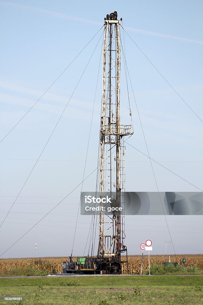 Terra di perforazione rig industria pesante - Foto stock royalty-free di Acciaio