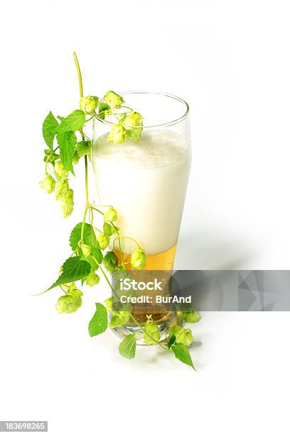 Cerveja E De Lúpulo - Fotografias de stock e mais imagens de Amarelo - Amarelo, Bar - Local de entretenimento, Bebida