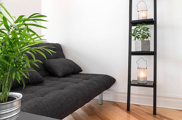 a sala de estar decorada com plantas e lanternas - tea light candle relaxation lifestyles - fotografias e filmes do acervo