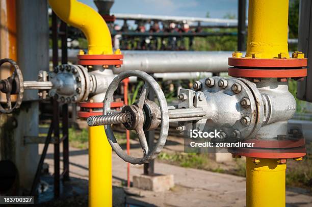 Industria Petrolifera E Del Gas - Fotografie stock e altre immagini di Acciaio - Acciaio, Affari, Ambientazione esterna