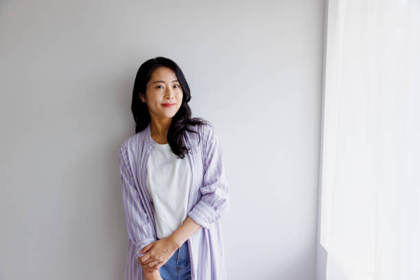 Retrato de mujer asiática en ropa casual - foto de stock