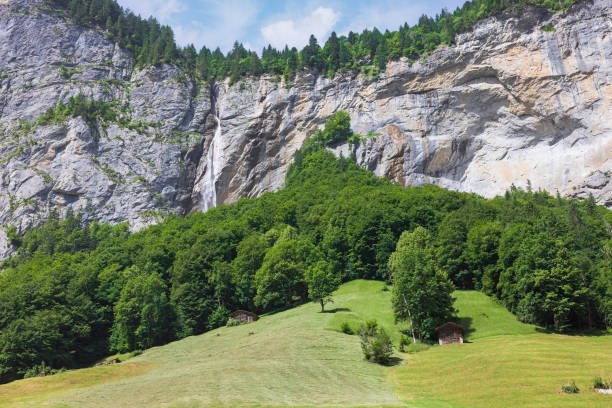 valle di lauterbrunnen nelle alpi svizzere - jungfrau region foto e immagini stock