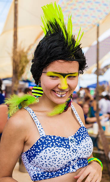 istock girl with a yellow crest 183716810