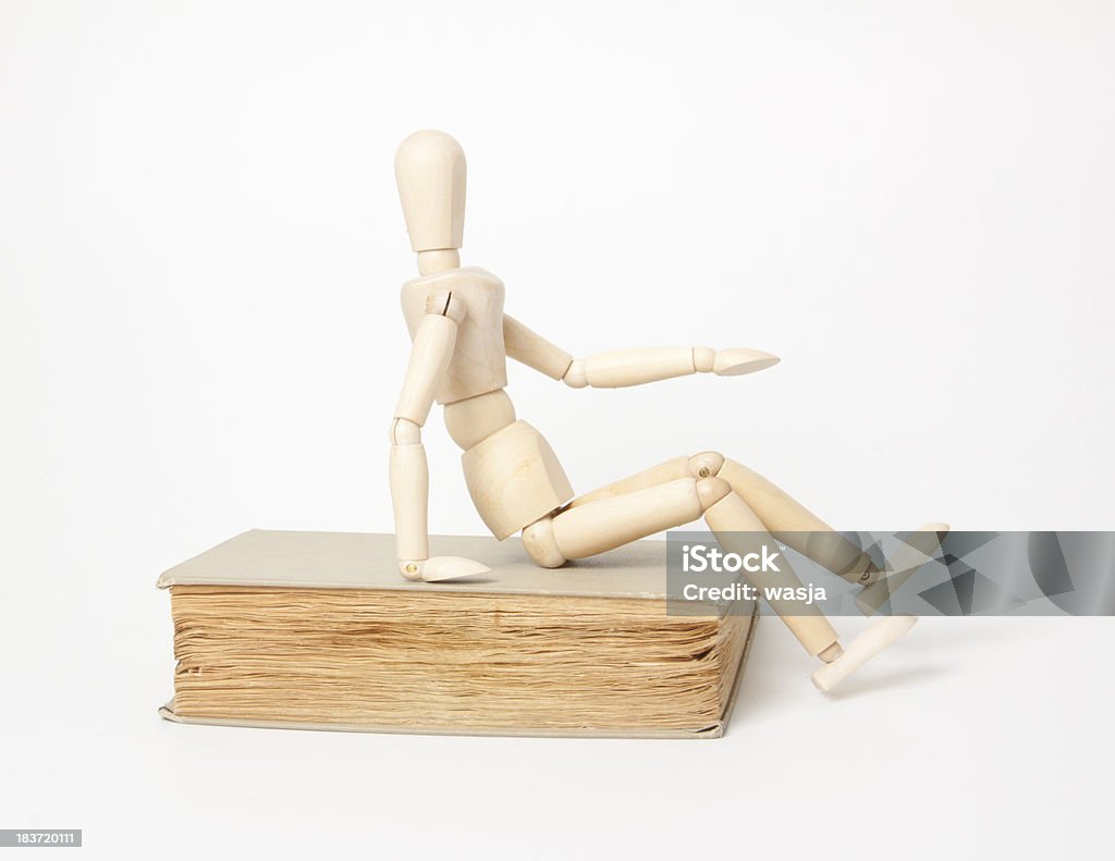 Uomo in legno e prenota - Foto stock royalty-free di Adulto