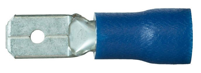 Male spade lug used for making a connection in electrical circuits