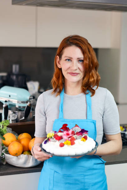 woman holding a cake - baking cake making women photos et images de collection