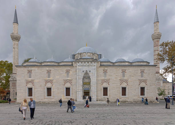 ベヤズト モスク イスタンブール - editorial dome sky cloud ストックフォトと画像