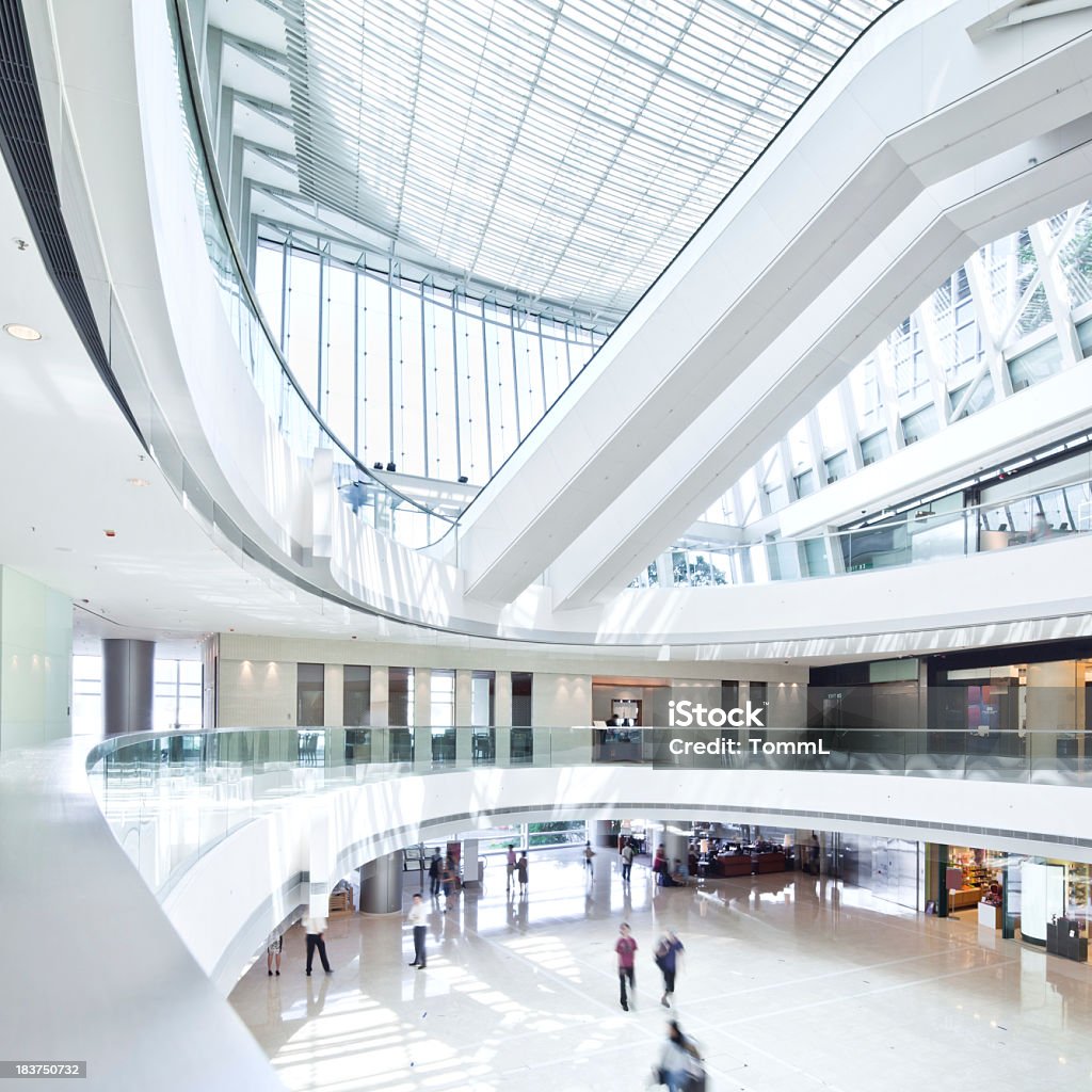 Moderno centro comercial - Foto de stock de Centro comercial libre de derechos