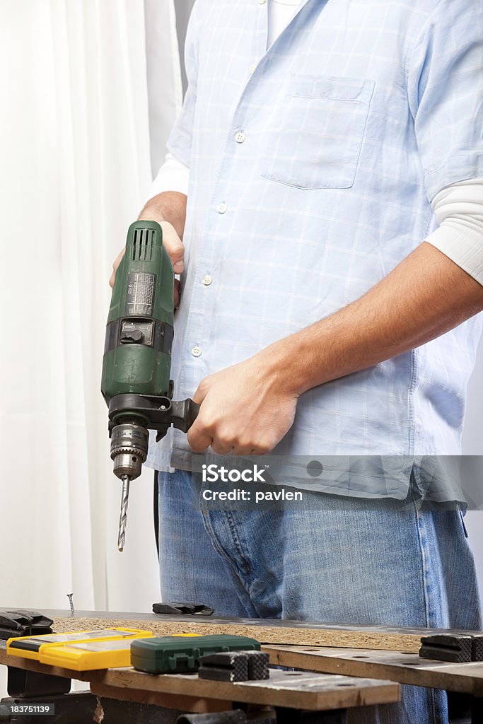 Homem segurando electric atividade - Foto de stock de De Mãos Dadas royalty-free