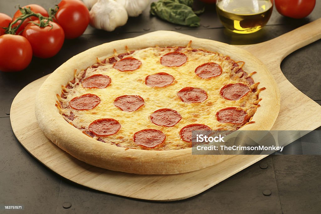 Пицца пепперони - Стоковые фото Печёный роялти-фри