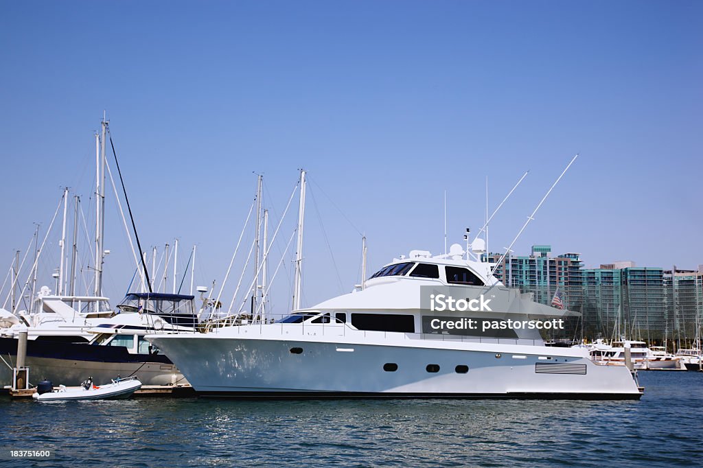 Bianco di barca vacanza - Foto stock royalty-free di Acqua