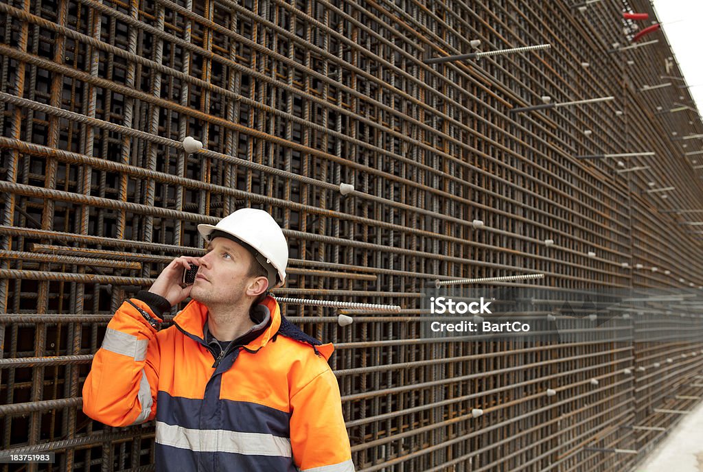 Arbeiter anstrengenden mit Straßen und Bauarbeiten an seinem Vorgesetzten. - Lizenzfrei Niederlande Stock-Foto