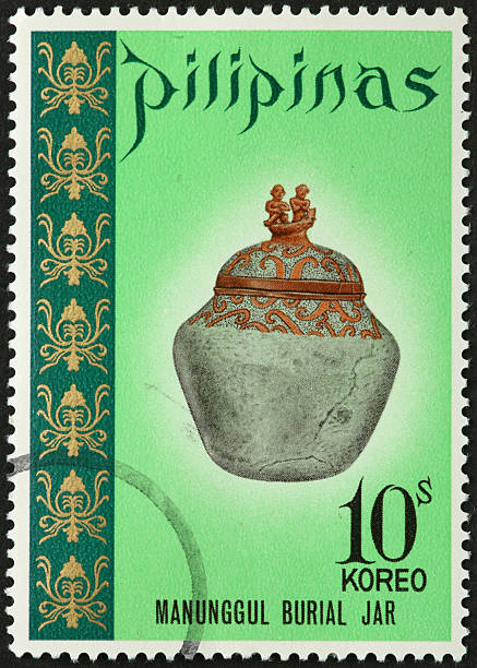 istock Manunggul burial jar, Philipines 183752110