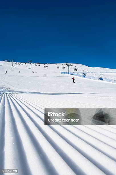 Photo libre de droit de Station De Ski Dans Les Dolomites banque d'images et plus d'images libres de droit de Activité - Activité, Activité de loisirs, Alpes européennes