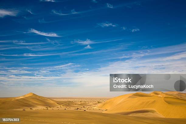 Foto de Paisagem Do Deserto Na Namíbia e mais fotos de stock de Areia - Areia, Aventura, Beleza natural - Natureza