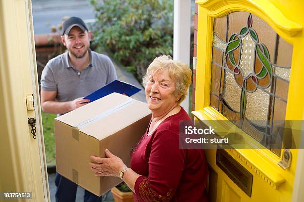 Parcela De Tempo - Fotografias de stock e mais imagens de 20-29 Anos - 20-29 Anos, 70 anos, Adulto