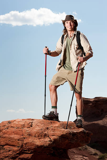 альпинист на скалы - summerwear стоковые фото и изображения