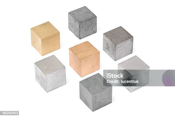 Sete Metais Cubos Isolado A Branco - Fotografias de stock e mais imagens de Cubo - Cubo, Latão, Chumbo