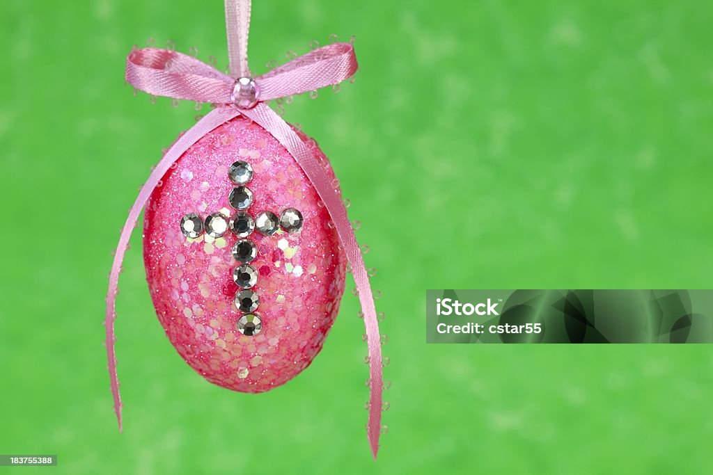 Uovo di Pasqua con strass Cross - Foto stock royalty-free di A forma di croce
